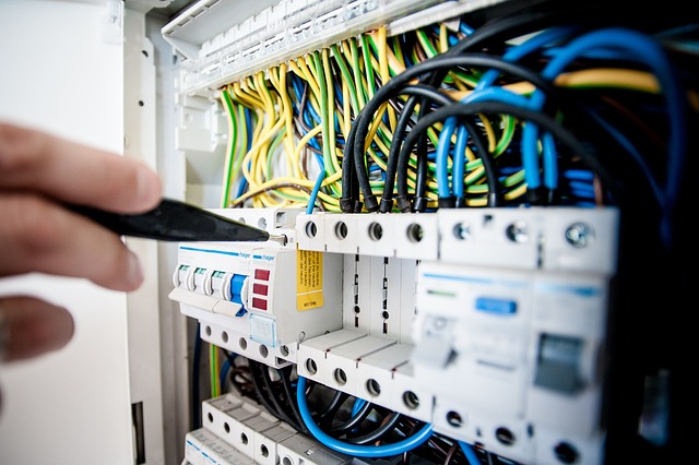 Le tableau électrique triphasé est-il si différent d’un tableau électrique monophasé ?